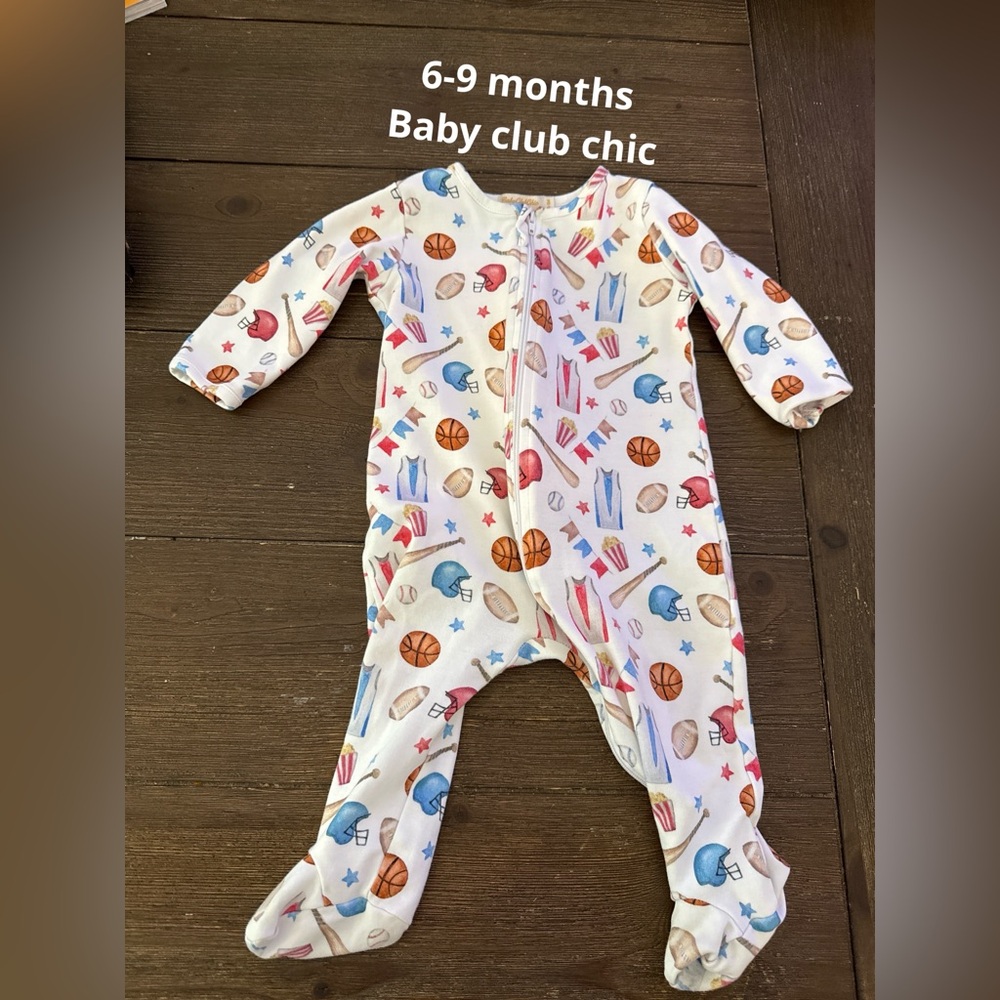 Baby club chic sports pattern 6-9 months